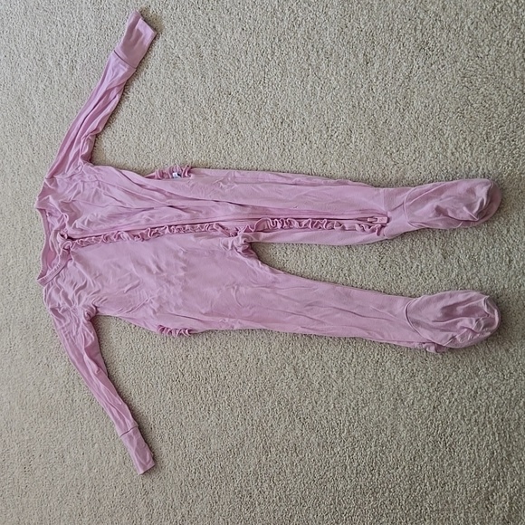 Posh Peanut Ruffle Footies - Picture 6 of 7